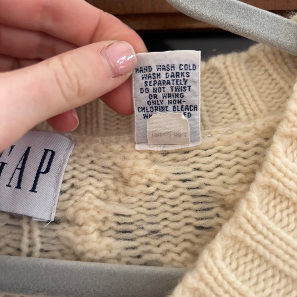 Gap V Neck Cable Knit Wool Cream Sweater Size L Long Sleeve - Picture 4 of 6